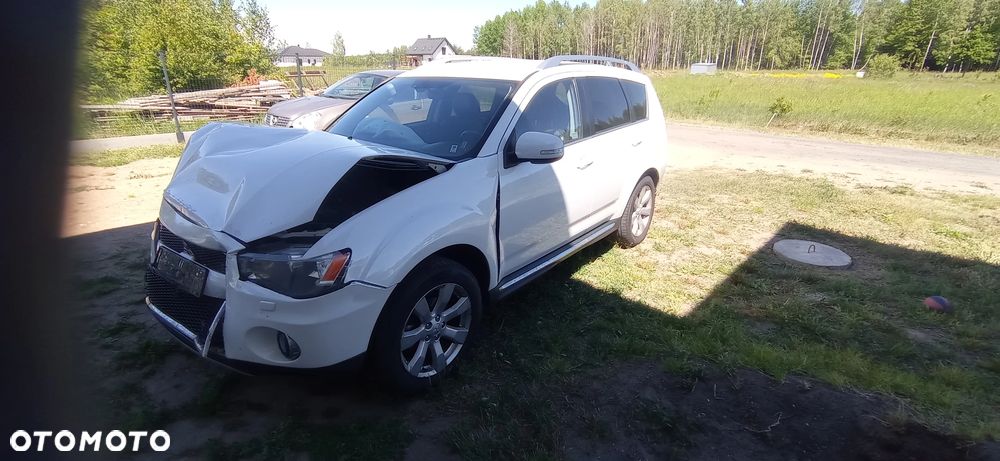 Mitsubishi Outlander 2.4 Intense + CVT - 2