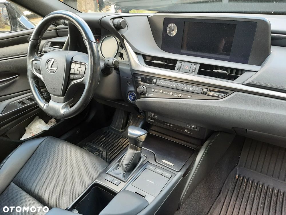 Lexus ES 300h Prestige - 9