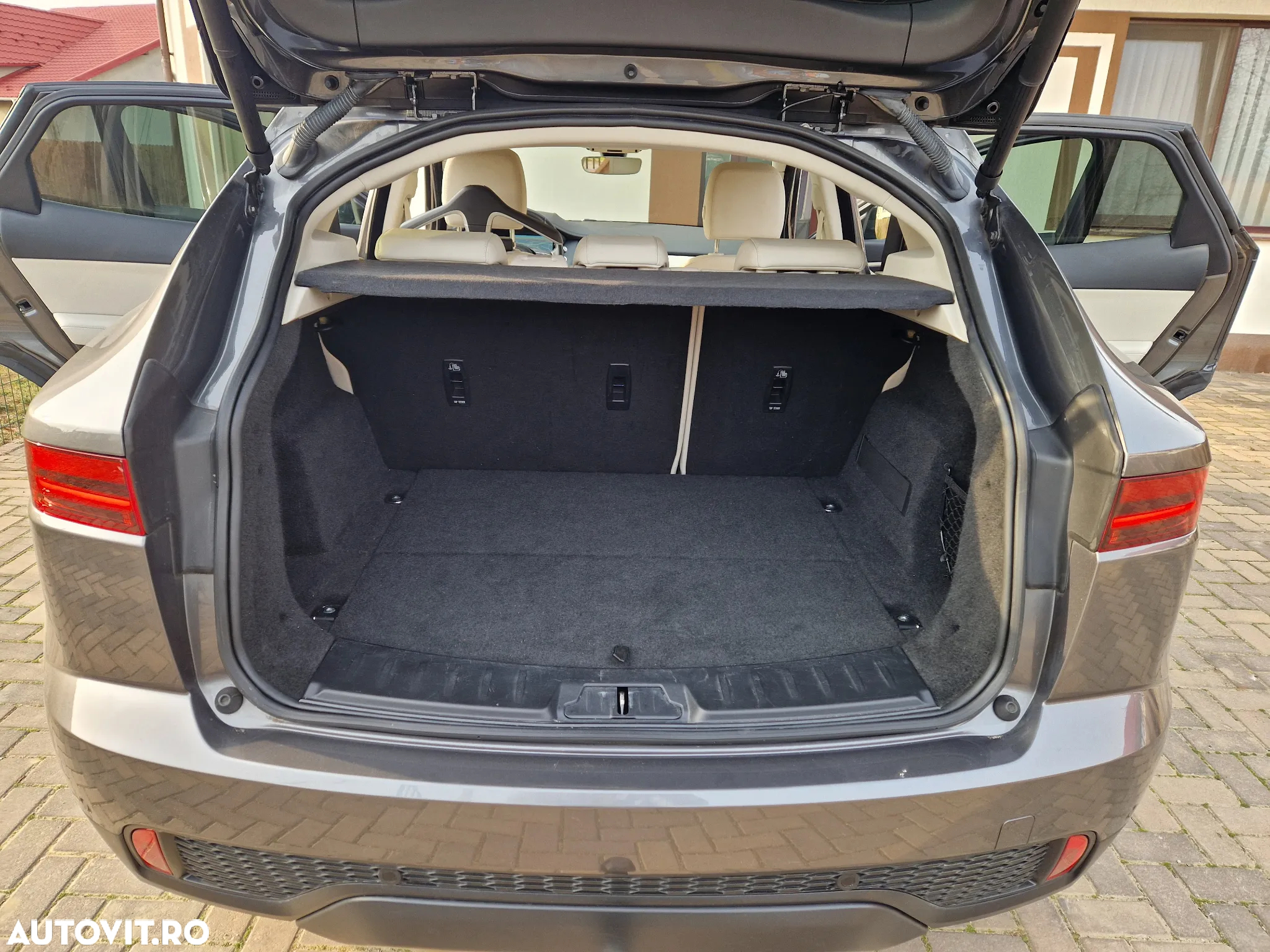 Jaguar E-Pace D180 AWD Aut. HSE - 33