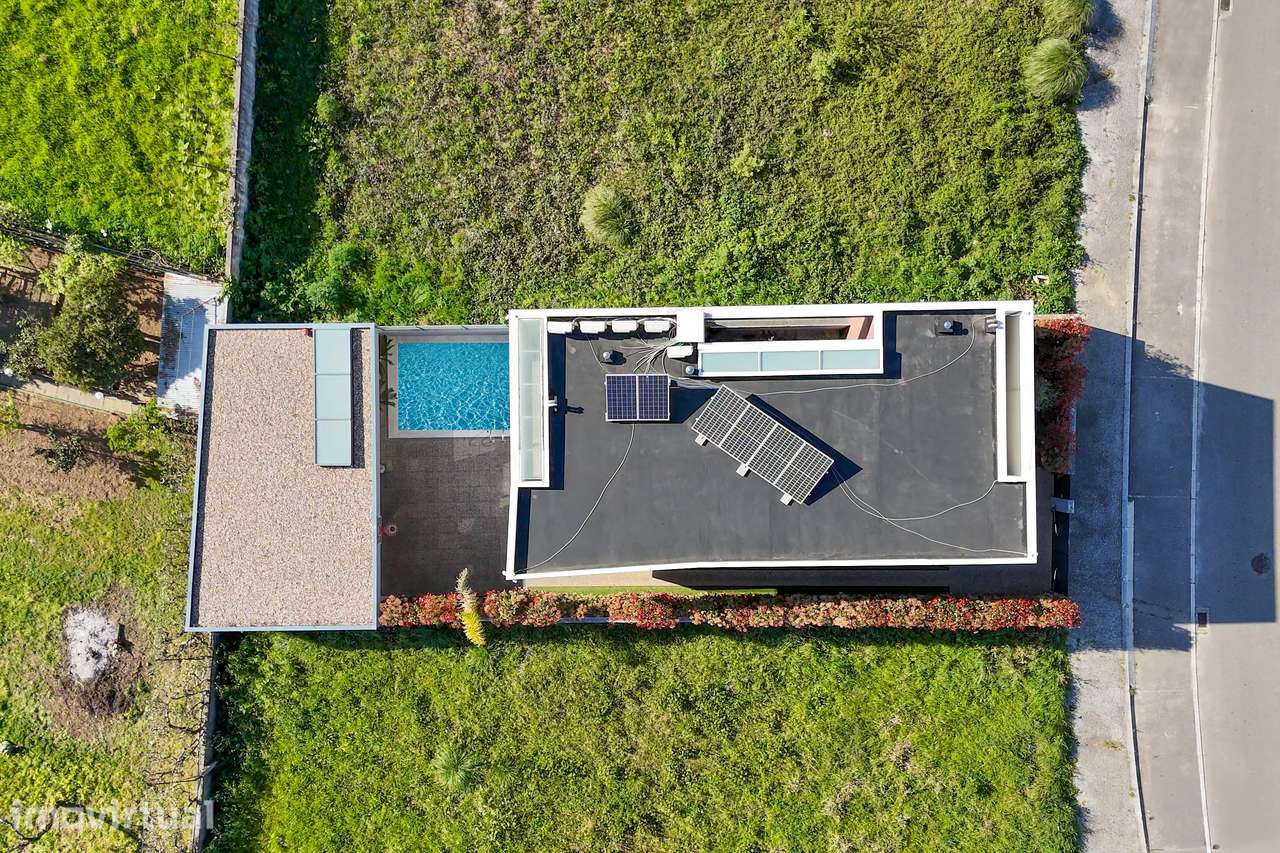 Excelente moradia moderna, local recatado com piscina - Grande imagem: 3/40