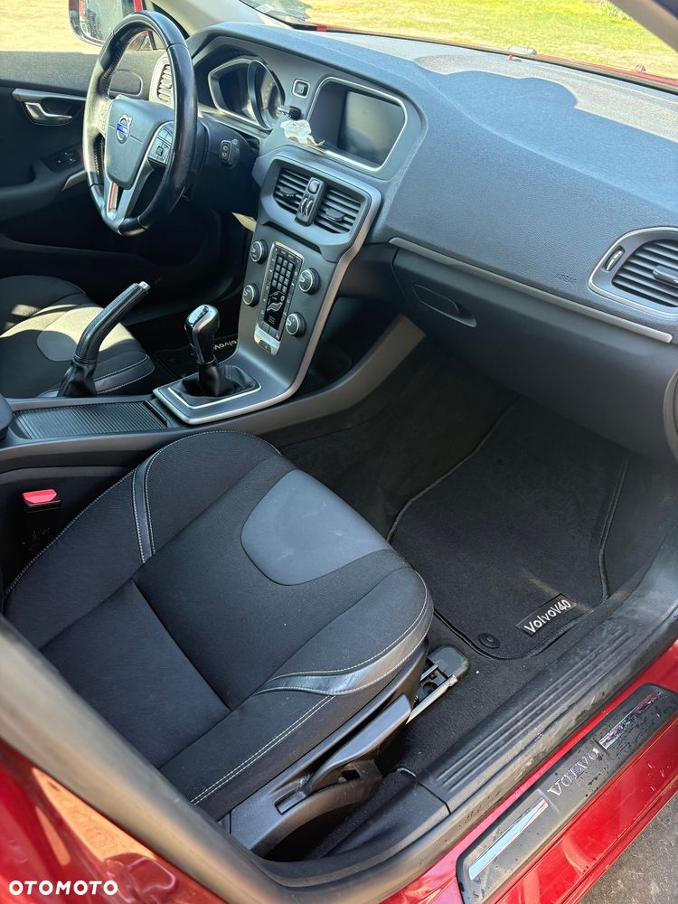 Volvo V40 D2 Momentum - 32