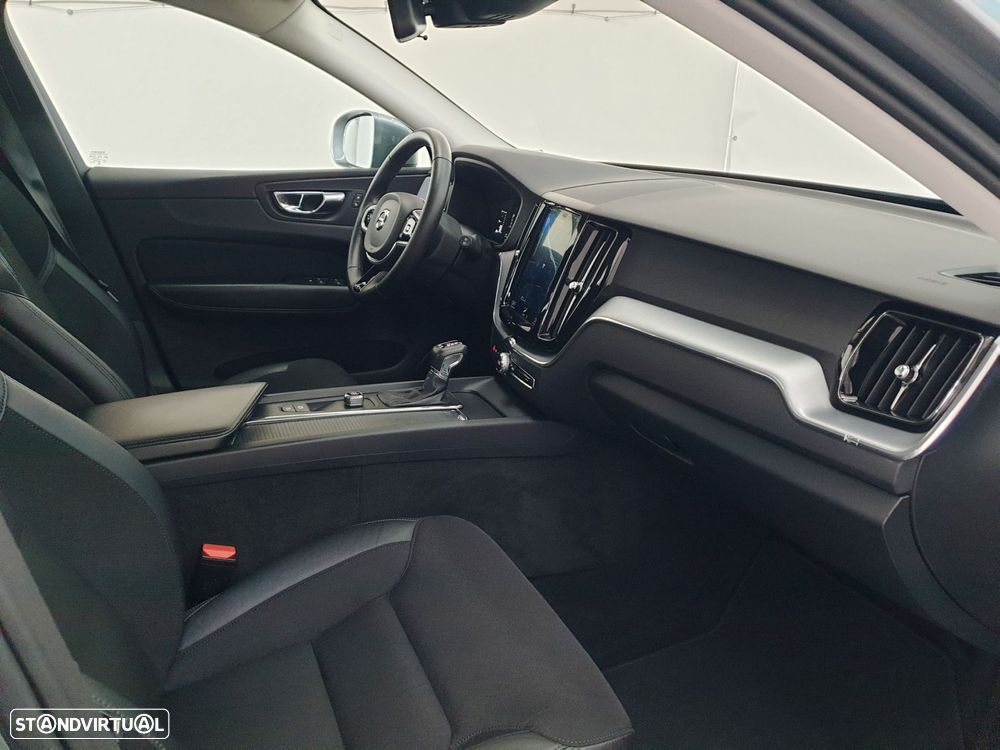 Volvo XC 60 2.0 D4 Momentum Geartronic - 22