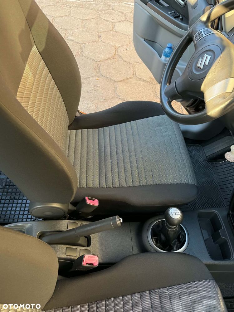 Suzuki SX4 1.6 Comfort Plus - 9
