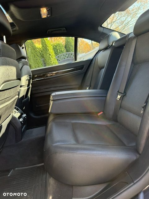 BMW Seria 7 - 8