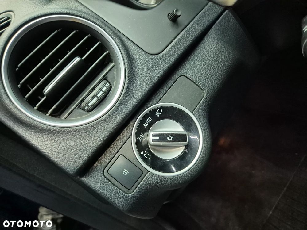 Mercedes-Benz Klasa C 200 T CGI Automatik BlueEFFICIENCY Avantgarde - 18
