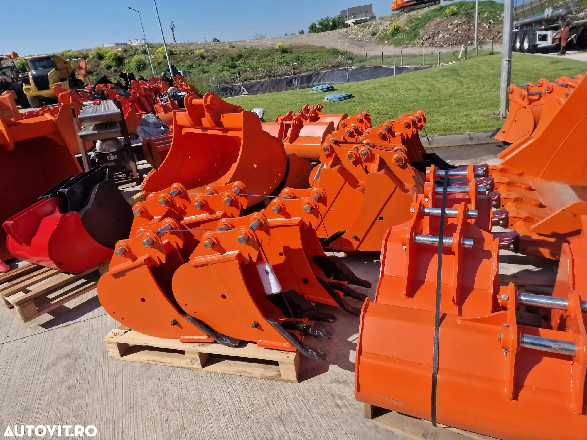 Hitachi ZX33, 3,7 tone, 2023/05, 1.163h, CUPLA RAPIDA+3 CUPE NOI, Senile 80% bune, Instalatia de picon pe brate, Sistem antifurt, Aer conditioinat, adanc sapare 4mc, ridica tevi de 2,5tone, STARE FOARTE BUNA< CA NOU, posibilitate leasing 4 ani-36900 EUR+Tva - 6