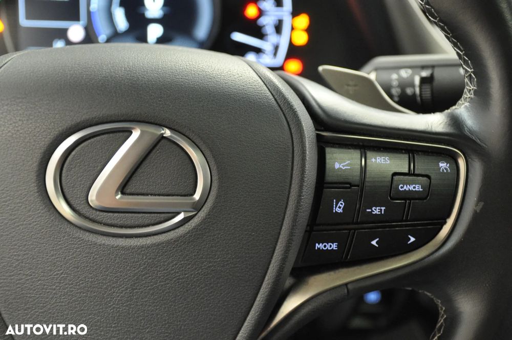Lexus Seria ES 300h Executive - 12