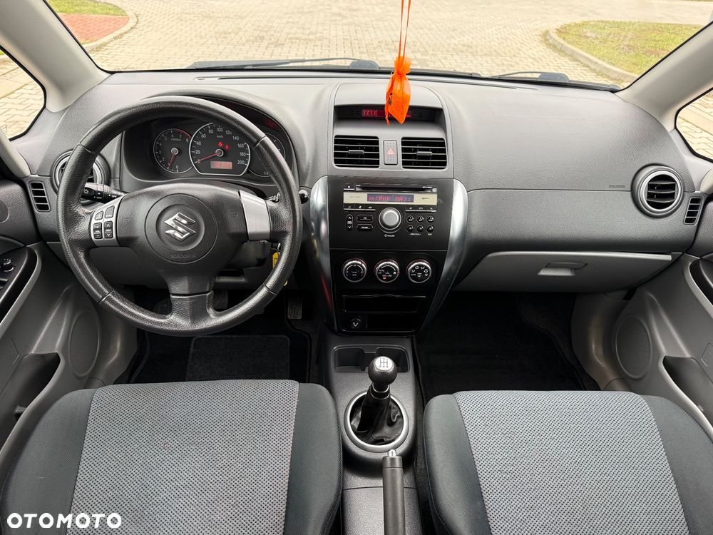 Suzuki SX4 1.5 Streetline 4x2 Classic - 10
