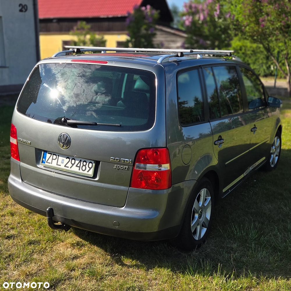 Volkswagen Touran 2.0 TDI Trendline DSG - 4