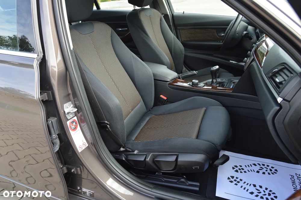 BMW Seria 3 318d Luxury Line - 30