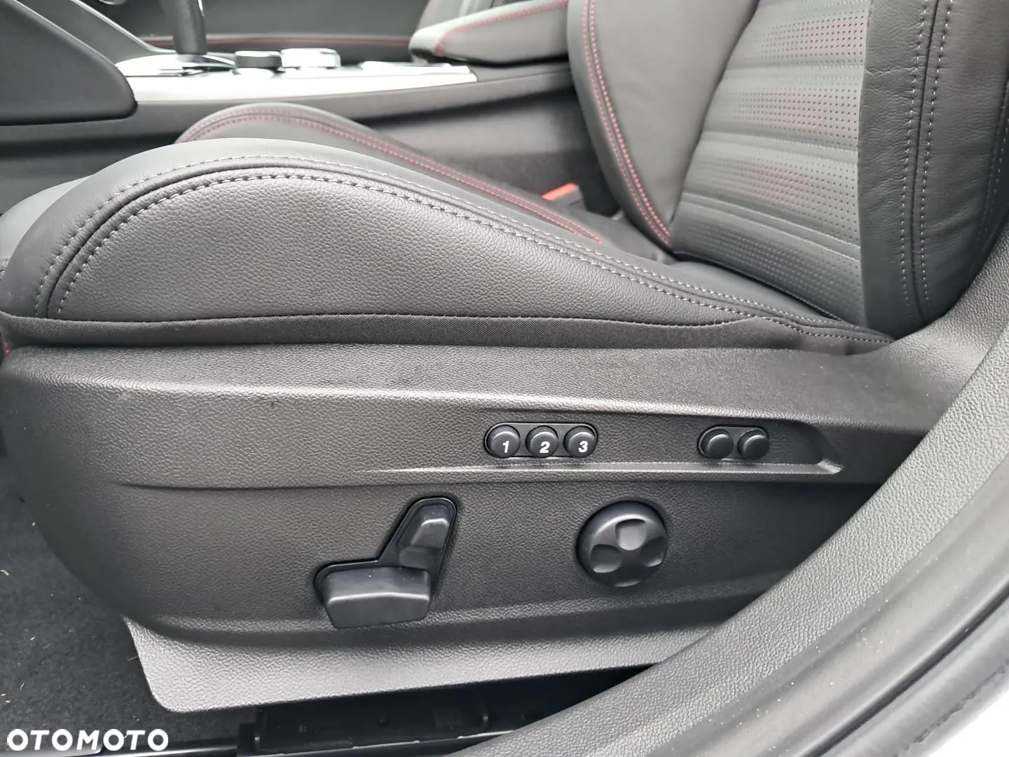 Alfa Romeo Giulia 2.0 Turbo Tributo Italiano Q4 - 12