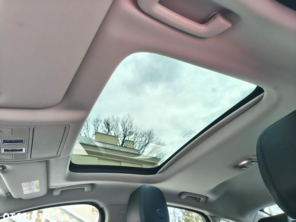 Jaguar XF 25d AWD Portfolio - 11