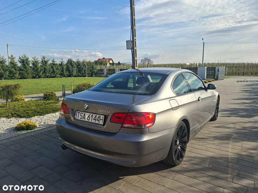 BMW Seria 3 320i - 5
