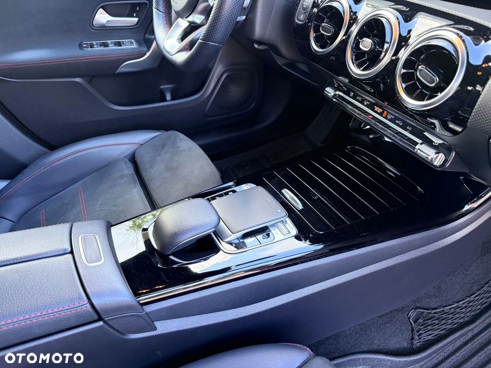 Mercedes-Benz CLA 200 AMG Line 7G-DCT - 34