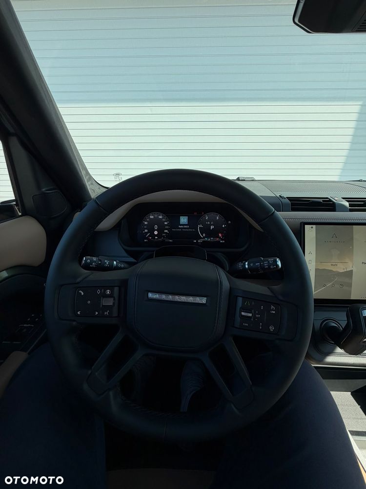 Land Rover Defender - 18