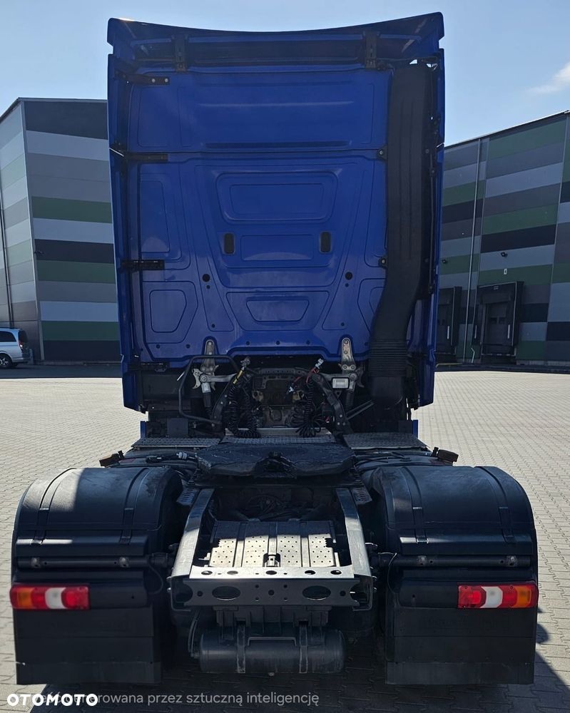 Mercedes-Benz Actros - 3