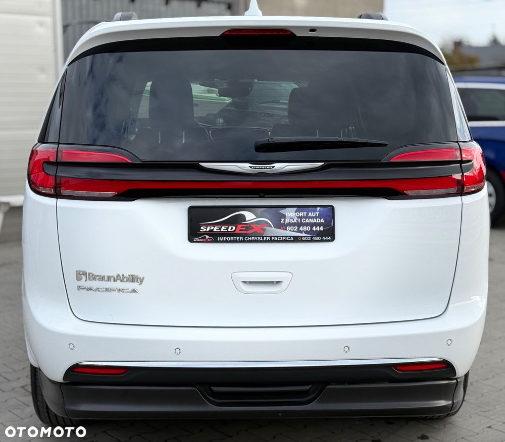 Chrysler Pacifica - 11