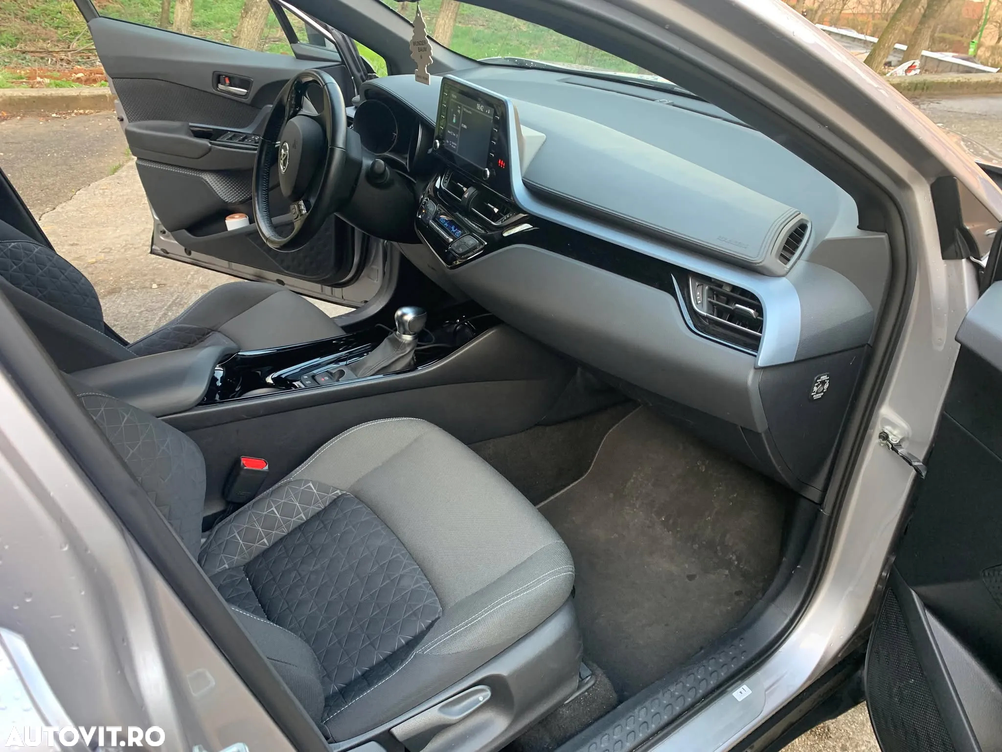 Toyota C-HR 1.8 Hybrid Team Deutschland - 6