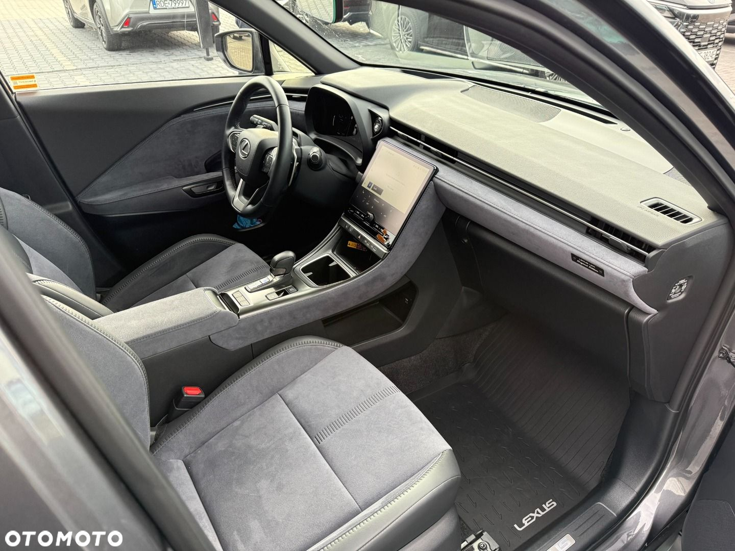 Lexus LBX - 9