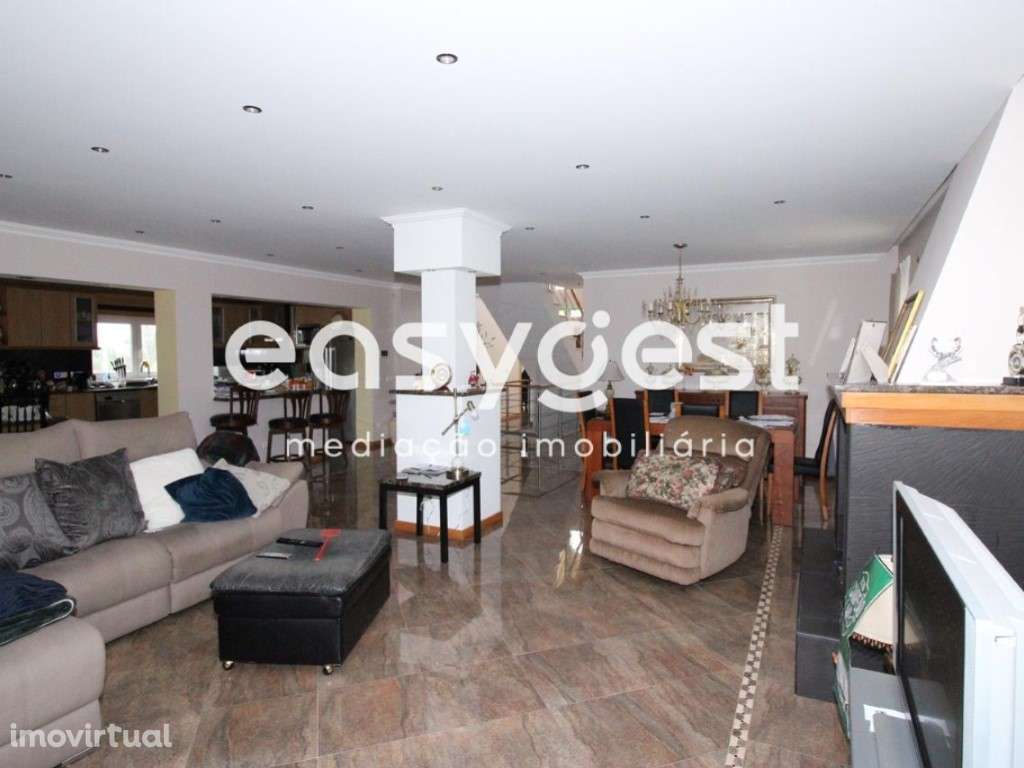 Moradia V4 com excelente exposição solar localizada em Salir Do Porto - Grande imagem: 4/21