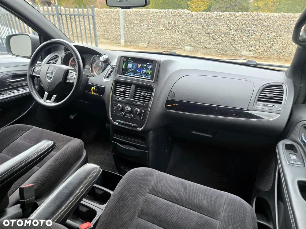 Dodge Grand Caravan - 5