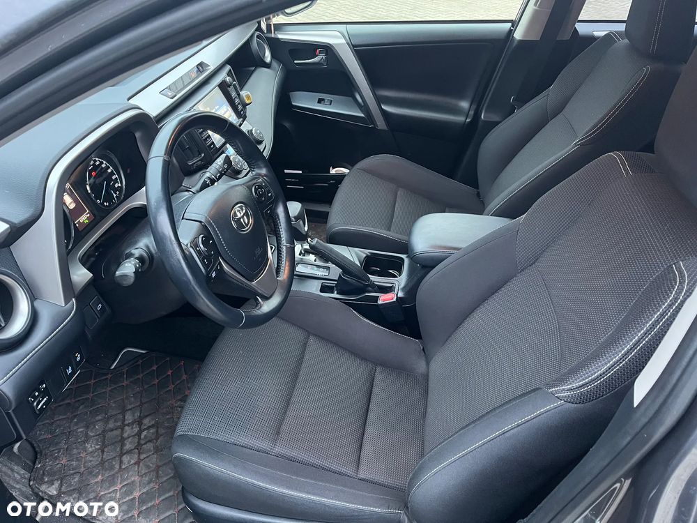Toyota RAV4 - 16