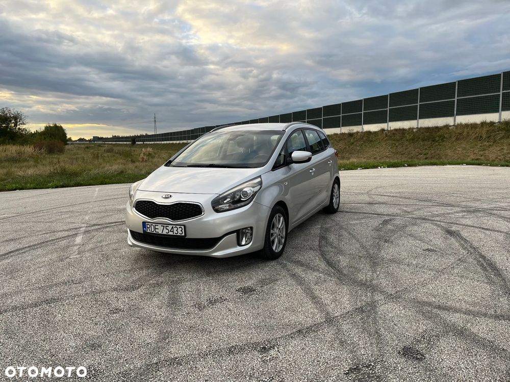 Kia Carens - 5