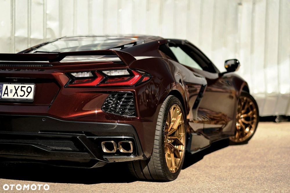 Chevrolet Corvette - 21