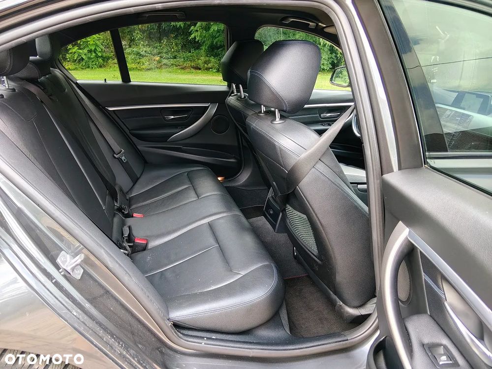 BMW Seria 3 320d M Sport Shadow - 16