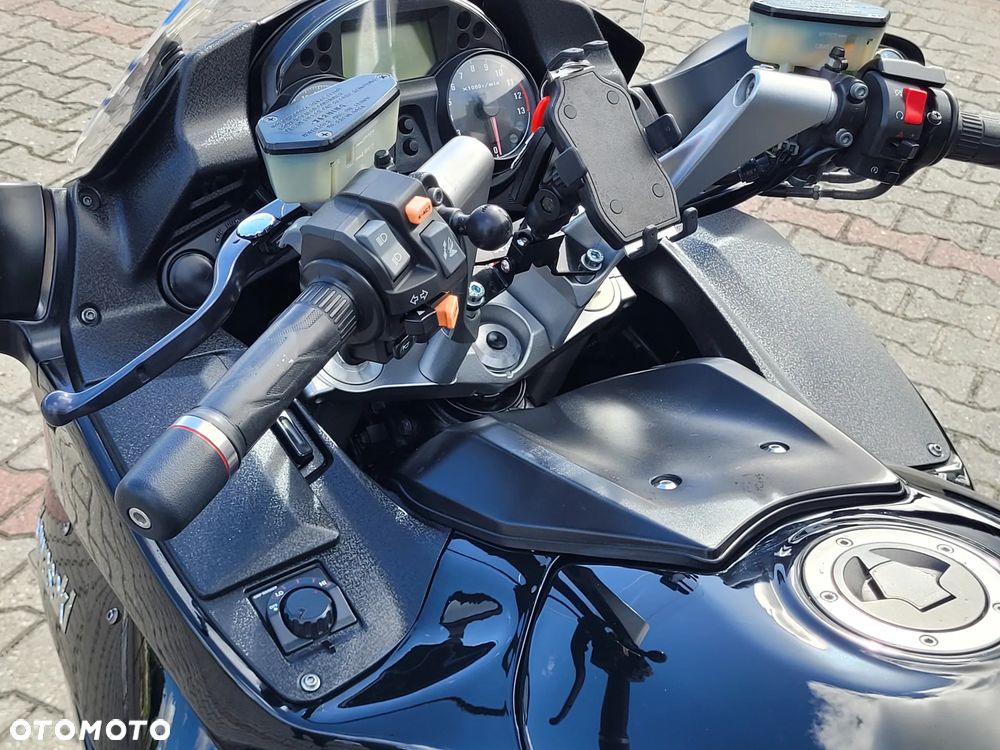 Kawasaki GTR - 33