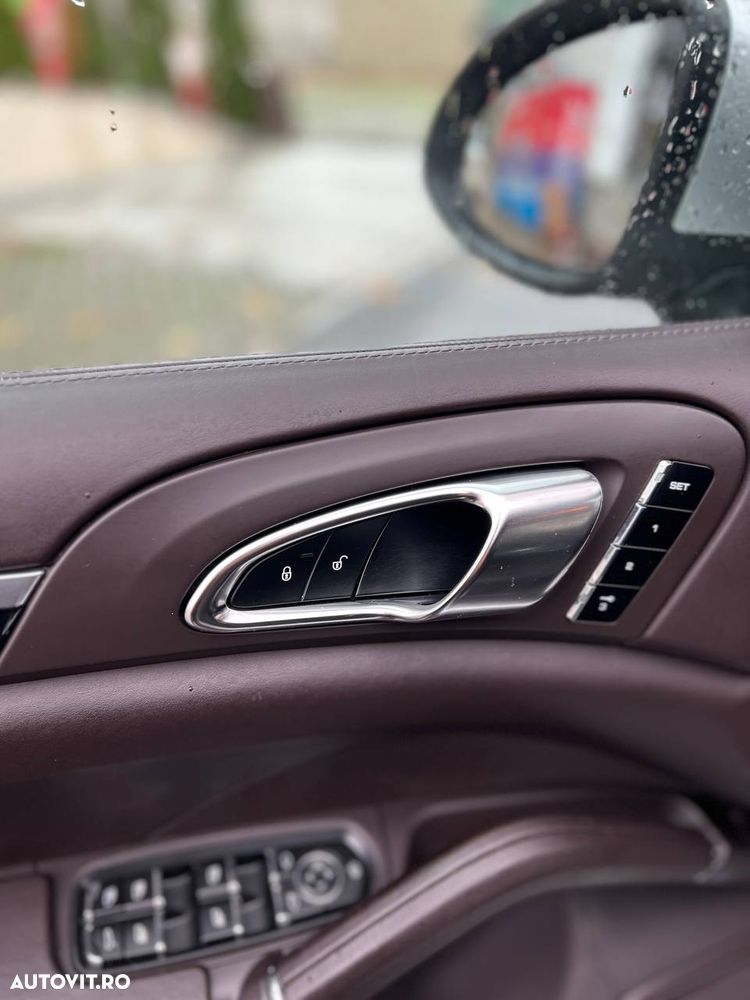 Porsche Cayenne - 7
