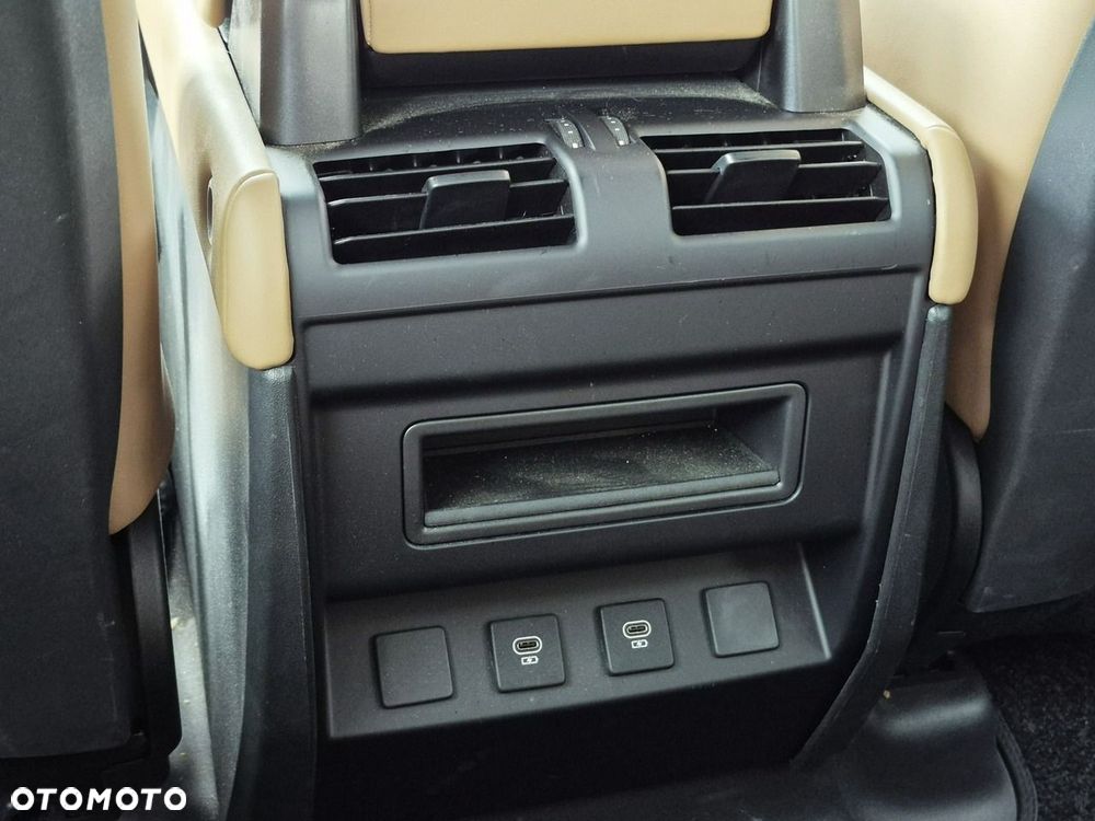 Land Rover Defender - 29