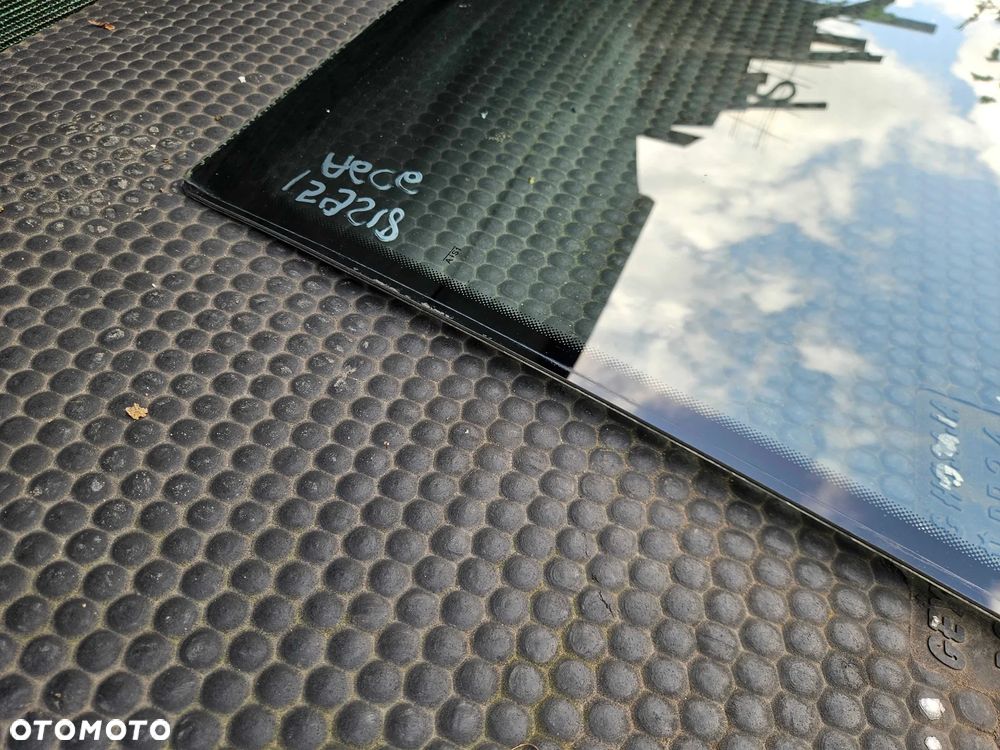 Szyba Przód Przednia Czołowa pod Czujnik Sensor Deszczu Audi A6 C6 Sedan Kombi - 19