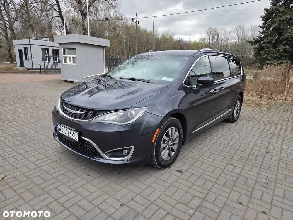 Chrysler Pacifica - 2
