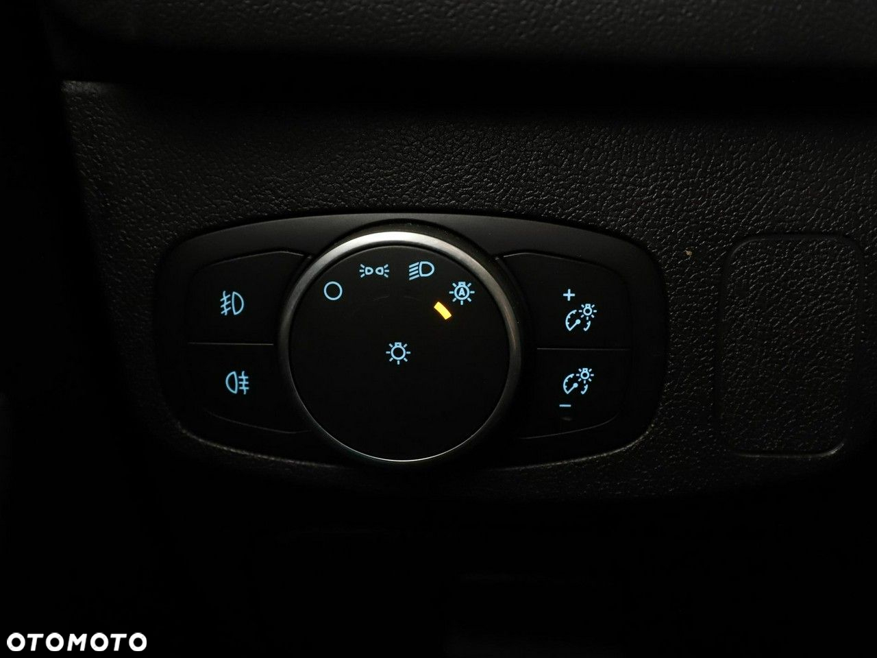 Ford Focus 1.5 EcoBlue Start-Stopp-System TITANIUM - 38