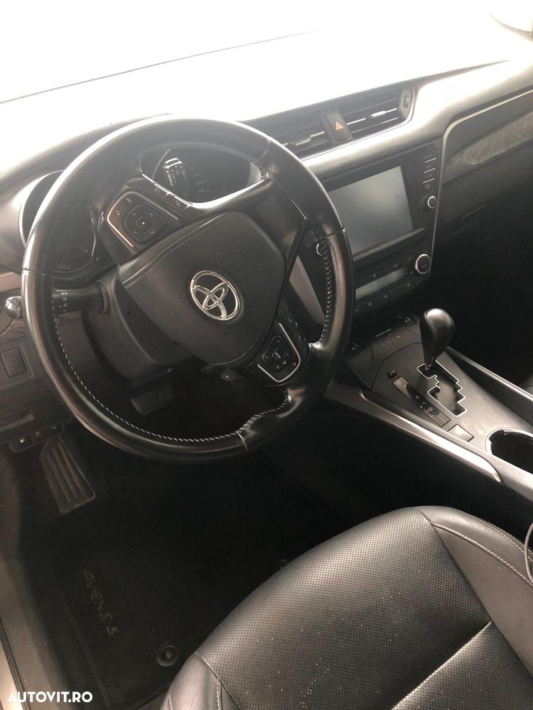 Toyota Avensis 2.0 Multidrive S Executive - 9