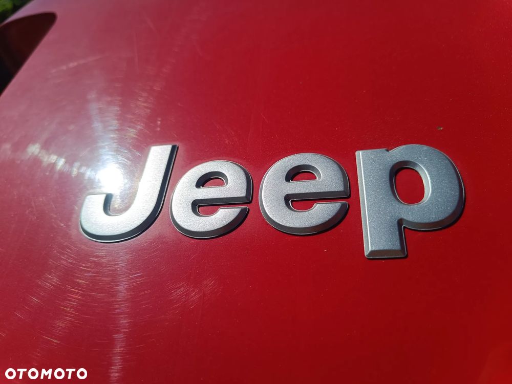 Jeep Cherokee 2.5 Sport - 21