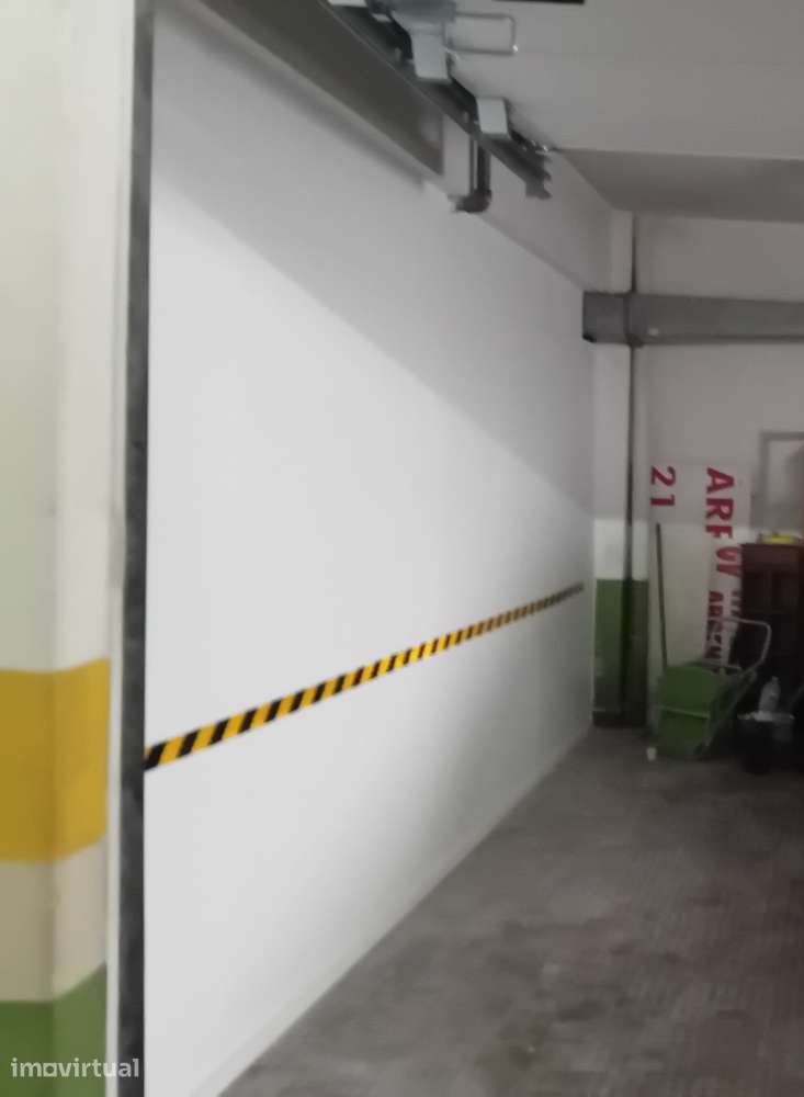 Garagem para arrendar no centro de Almada - 30m² iluminada - Grande imagem: 5/6