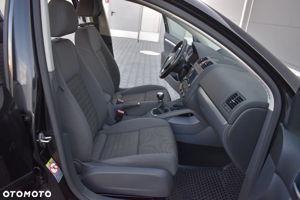 Volkswagen Golf - 10