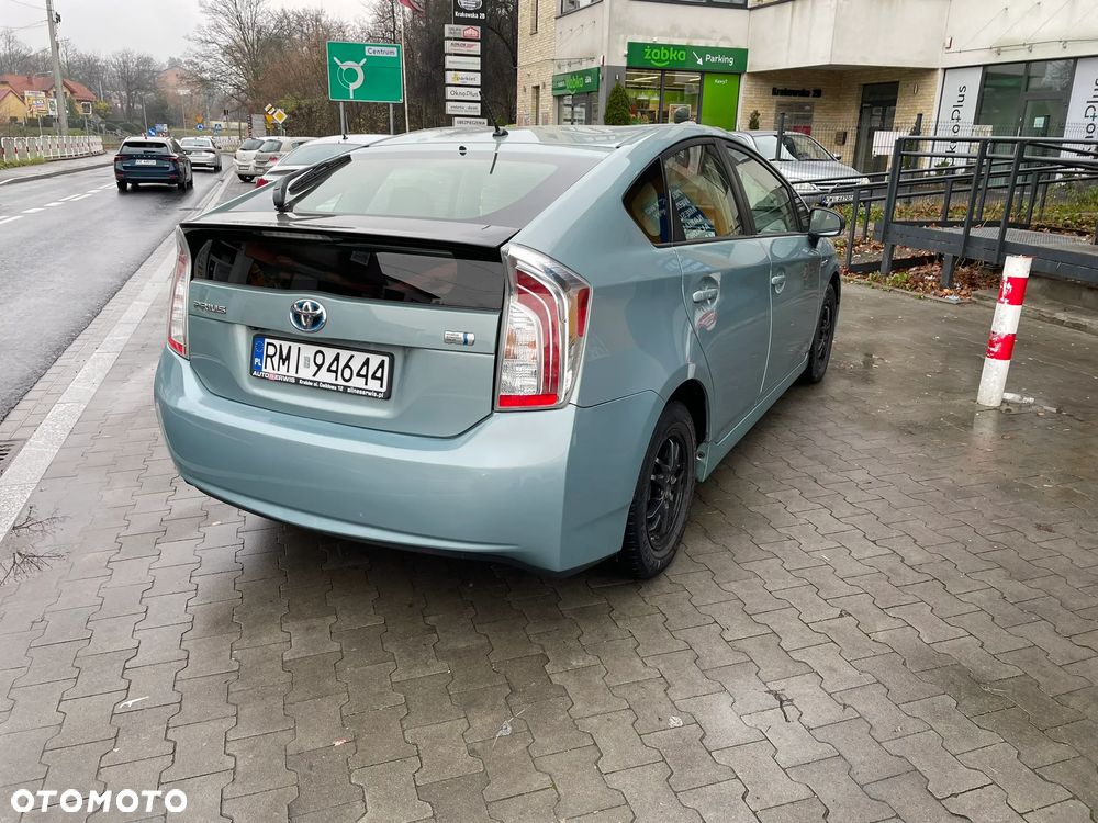 Toyota Prius (Hybrid) Comfort - 3