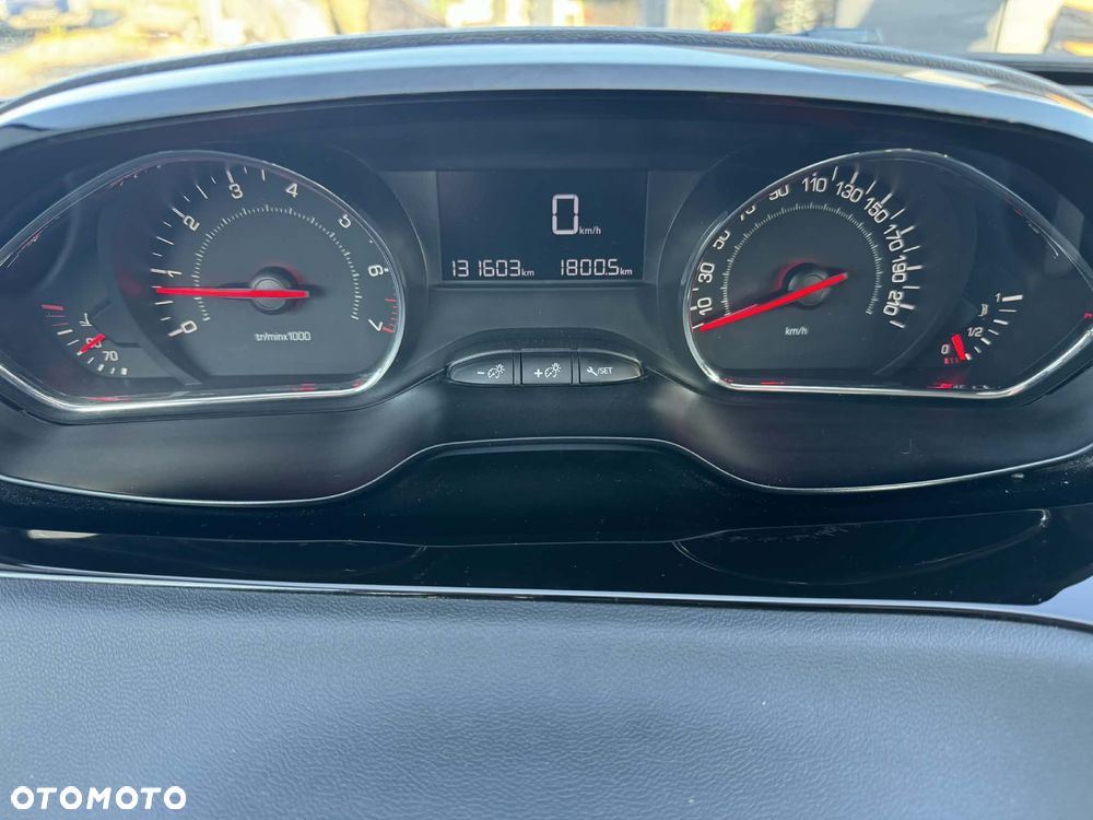 Peugeot 208 1.2 PureTech Allure - 8