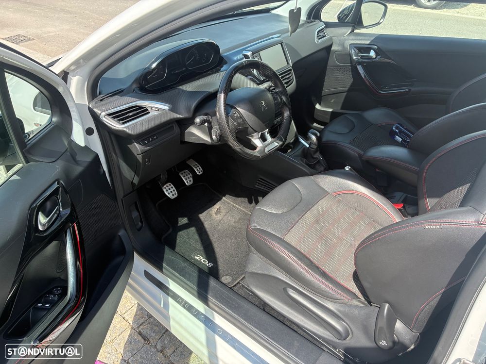 Peugeot 208 1.2 PureTech GT Line - 4