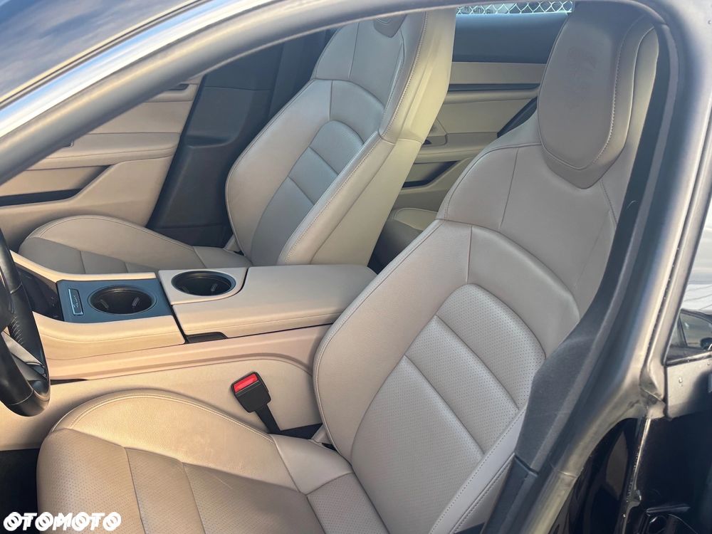 Porsche Taycan - 28
