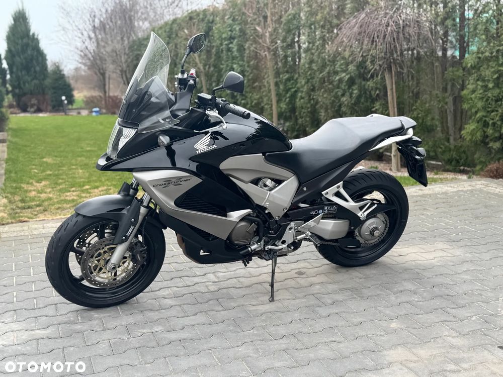 Honda VFR - 12