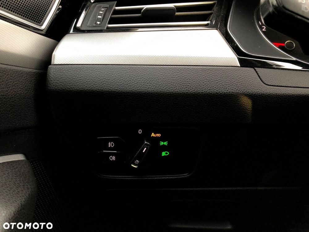 Volkswagen Passat - 30