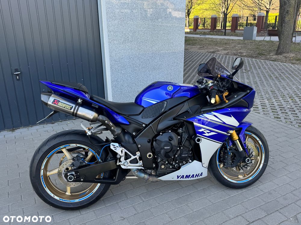 Yamaha R1 - 11