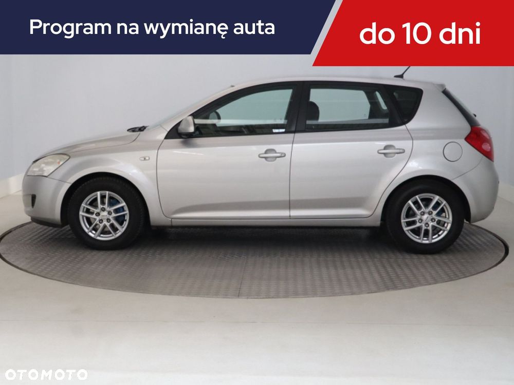 Kia Ceed - 4