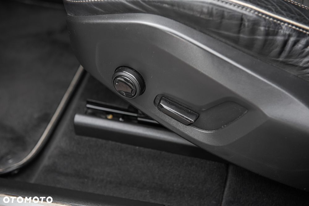 Volvo XC 60 D4 SCR AWD R-Design - 17