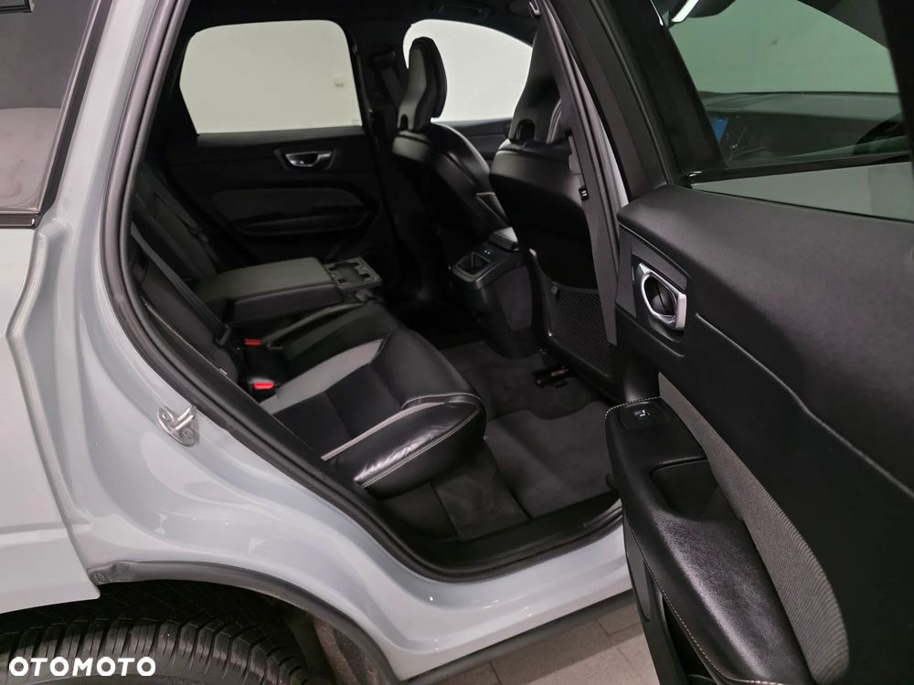Volvo XC 60 B4 D Geartronic RDesign - 32