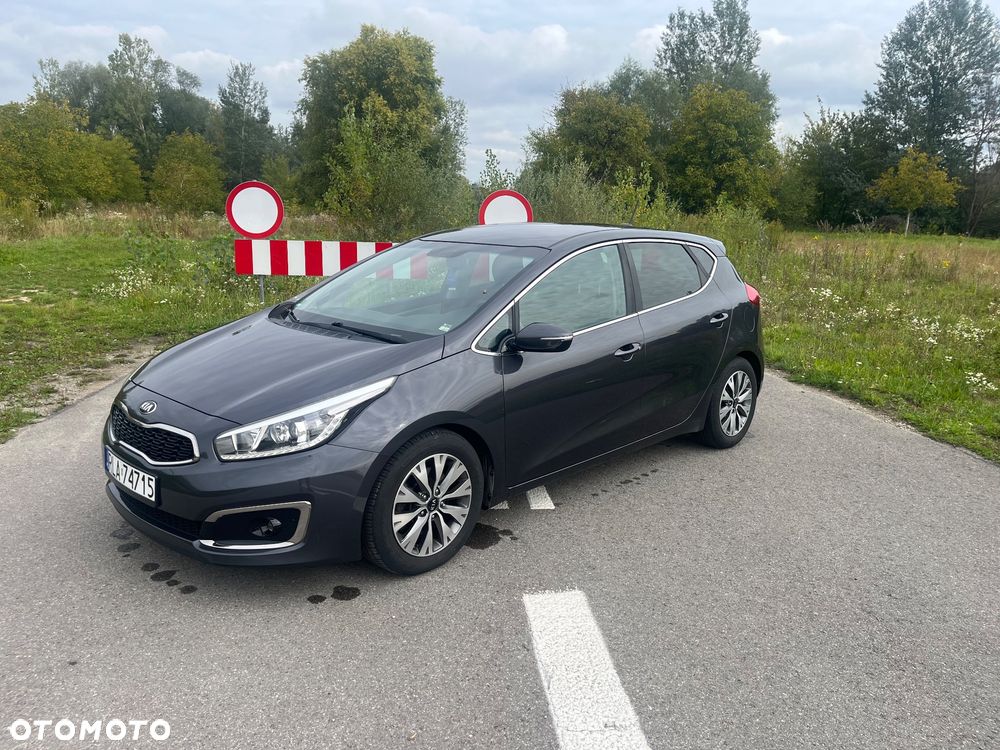Kia Ceed 1.6 GDI Platinum Edition - 1